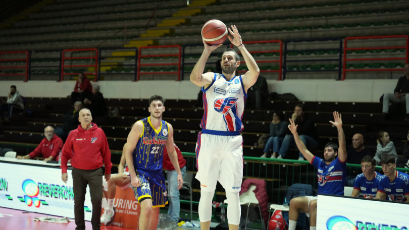 Una Junior coraggiosa supera in casa Arezzo 75-74