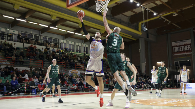 La Novipiù torna alla vittoria battendo di un soffio Fiorenzuola: al “PalArquato” termina 78-79