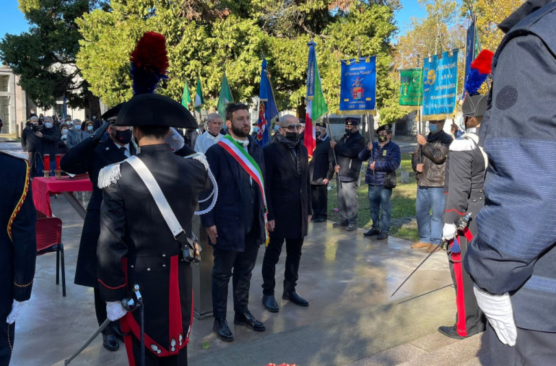 Celebrazione e deposizioni di corone di alloro ai monumenti ai Caduti di Casale