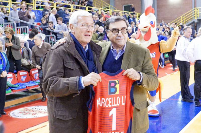 Anche Marcello Lippi applaude la Novipiù che mette a tappeto Trapani: 72-66