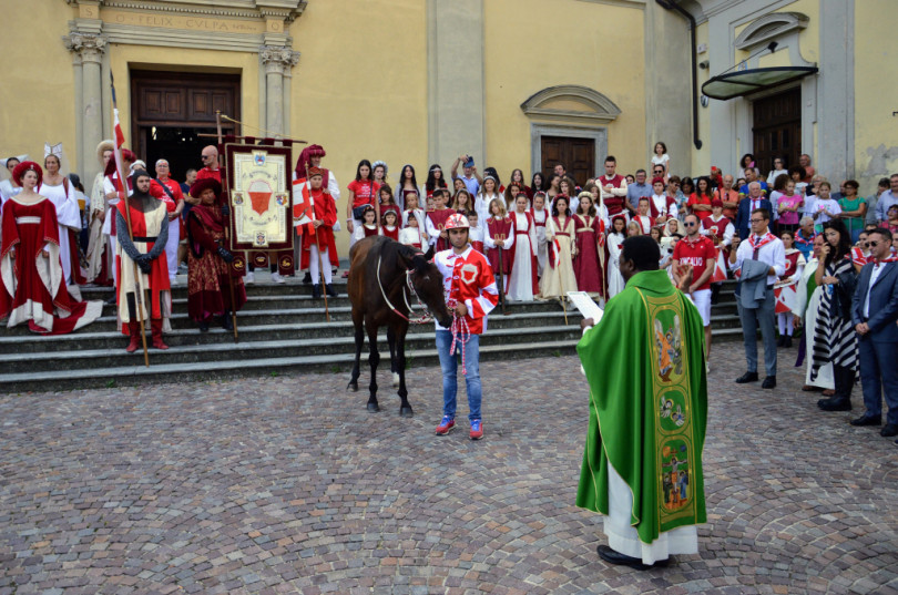 Moncalvo è vestita a festa: che entusiasmo per il Palio!