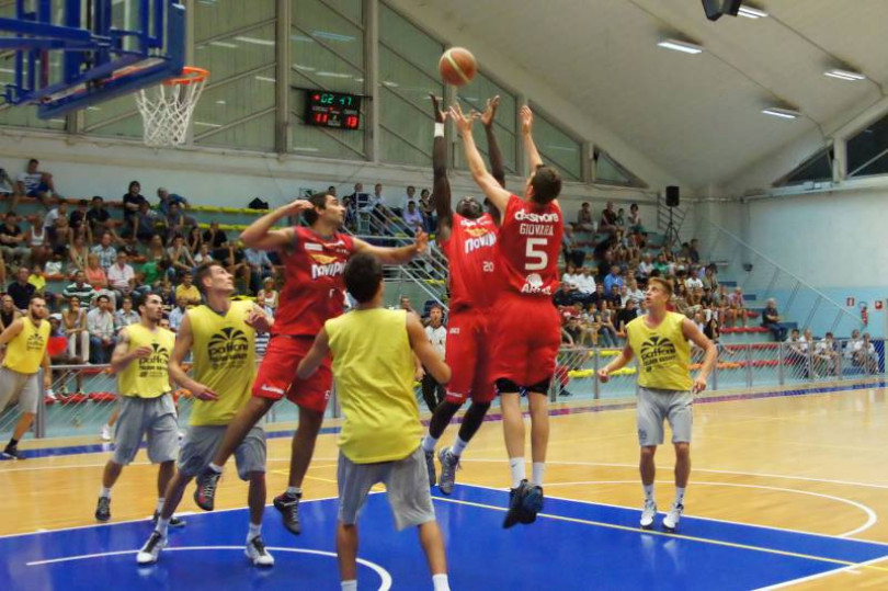 A Valenza finisce in parità (73-73) l'amichevole tra JCr Novipiù e Omegna