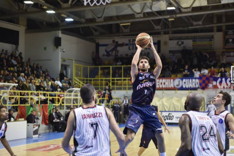 A Verbania Tomassini (32 punti) trascina la Novipiù alla vittoria contro Omegna: 63-74