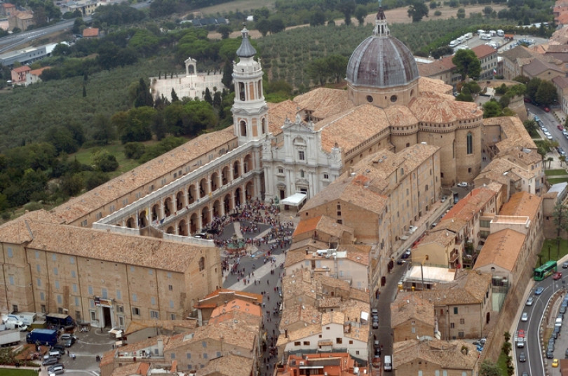 Terre Sacre e Isole nel Blu: primo porto <b>Ancona</b>, quattro escursioni