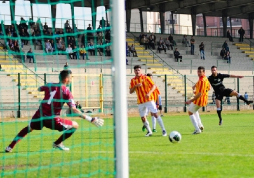 Casale-Poggibonsi 1-0! Peluso fa esplodere il Palli, vittoria pesante. Mercoledì i neri giocano a Cuneo