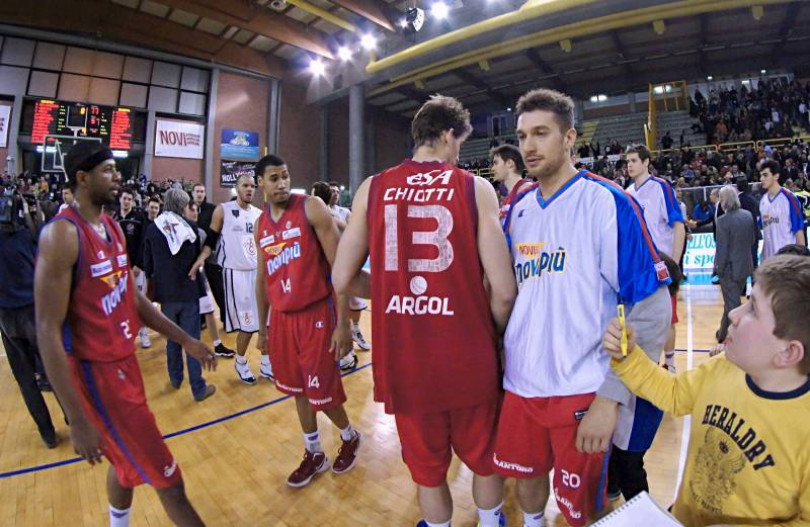 Ferma la serie A, la Novipiù gioca un'amichevole a Varese. Ridotta la pesante sanzione per 