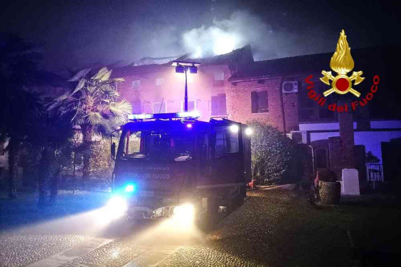 Incendio alla Tenuta Castelletto durante una festa: crollato il tetto